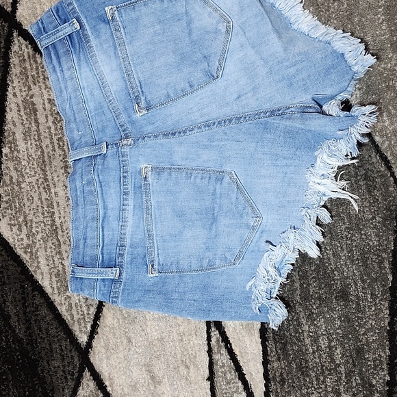 KANCAN LOS ANGELES HIGH-WAISTED RAW-EDGE ZIP-FLY DENIM JEAN SHORTS - Picture 8 of 12